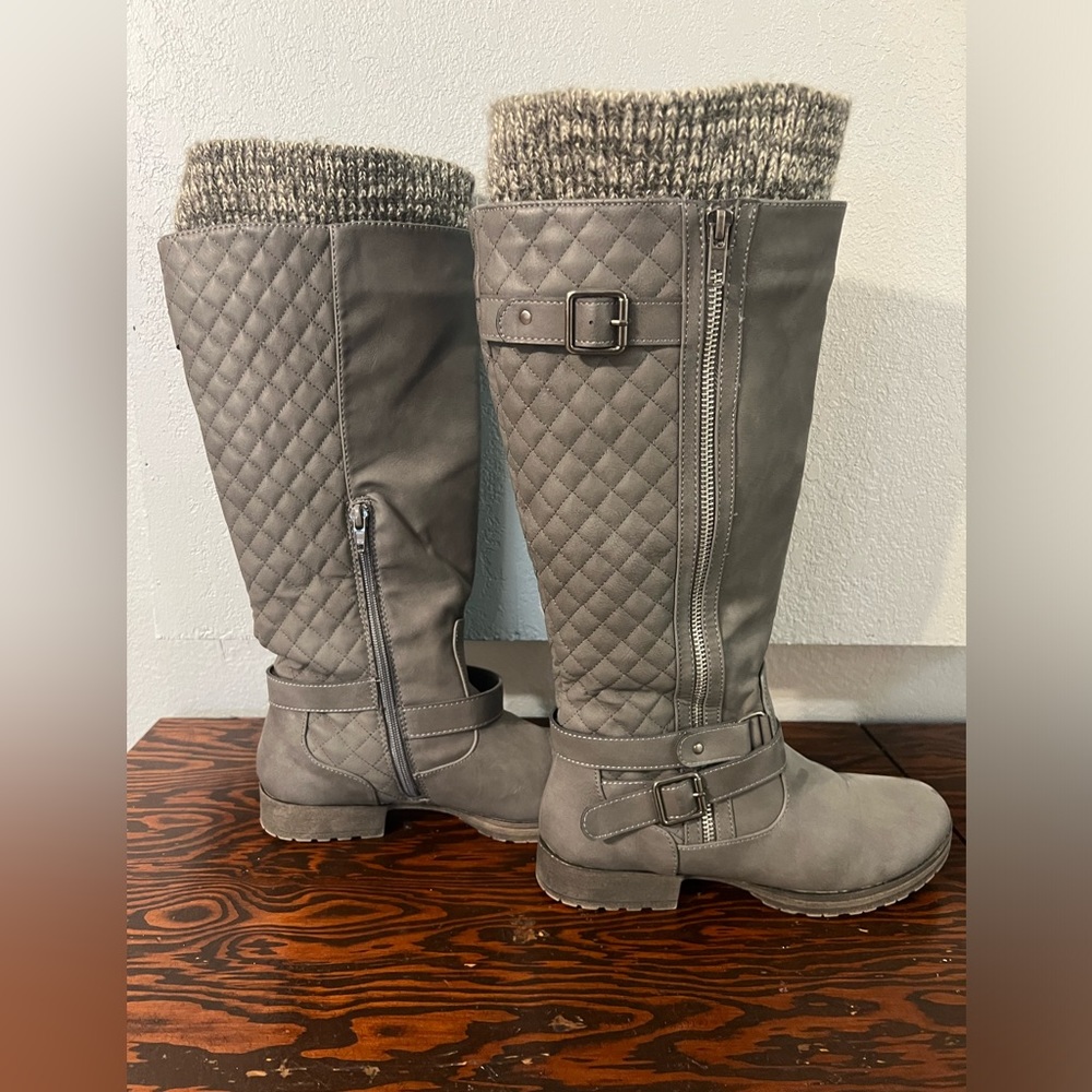 Gray boots with lining